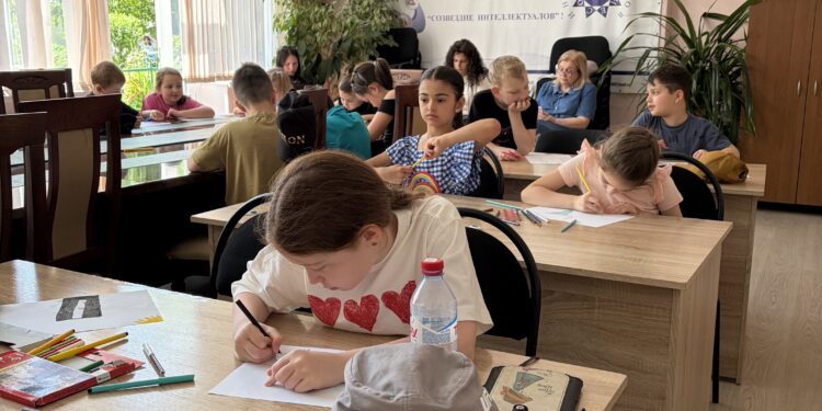 Занятия педагогов Центра «Интеллект» для обучающихся летних пришкольных лагерей