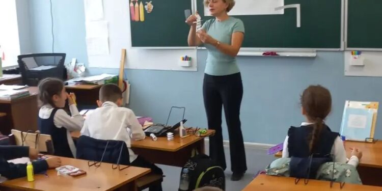 Мастер-класс по техническому моделированию на тему: «Бумажная пружина: привидение» (структурное подразделение «Центр развития творчества одаренных детей и юношества «Интеллект»)